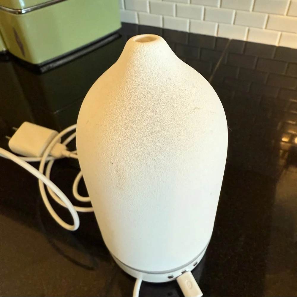 Vitruvi Stone Diffuser - White